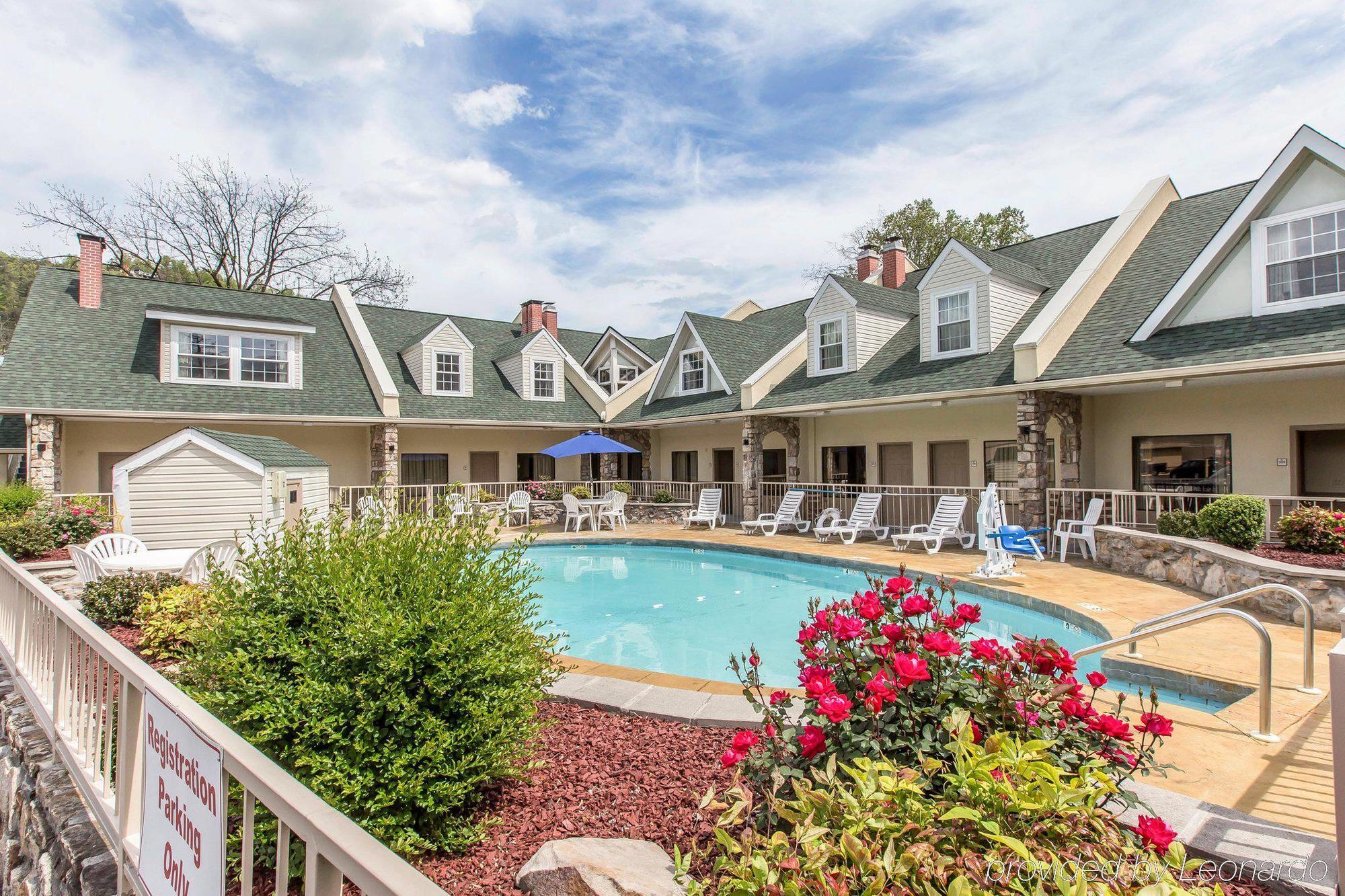 Econo Lodge Inn & Suites Gatlinburg At The Convention Center Exteriér fotografie